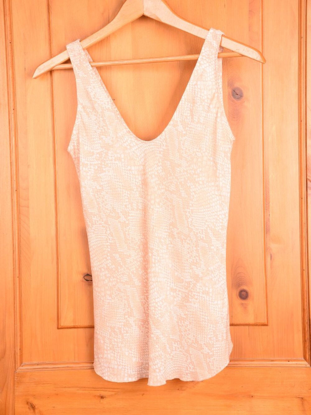 Aritzia Babaton 100% Silk Reptile Snakeskin Print Blouse Top Peach Coral XXS